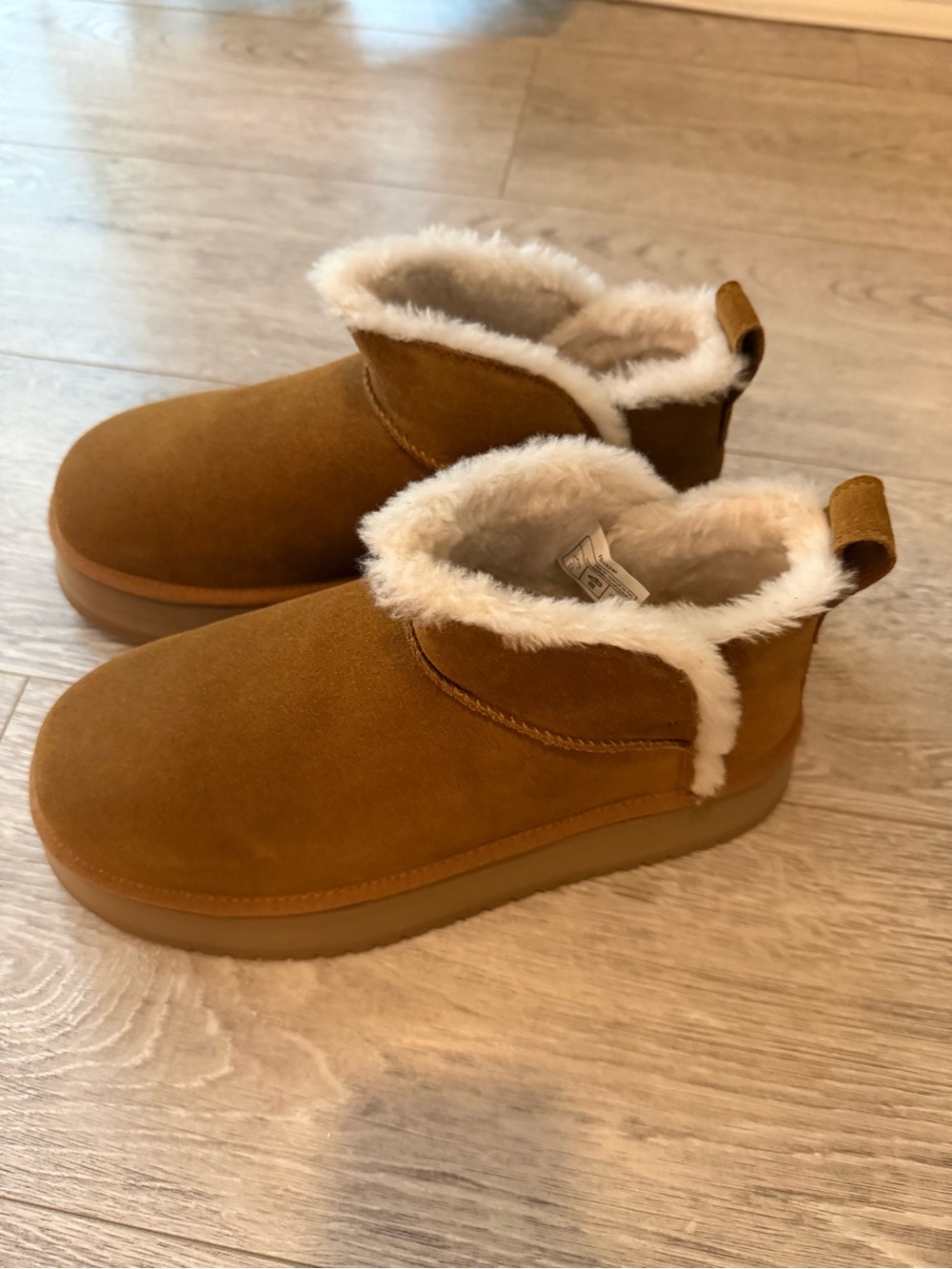 Koolaburra Chestnut Mini Platform Ankle Boot with White Shearling Trim - Picture 6 of 7